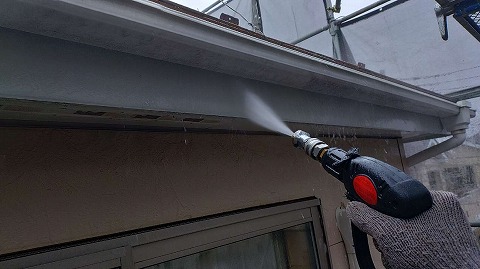 ①高圧洗浄の詳細写真