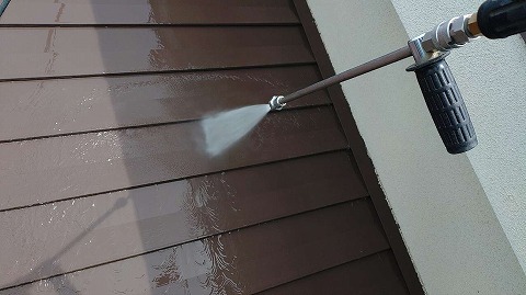 ①高圧洗浄の詳細写真
