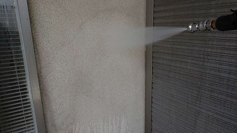 ①高圧洗浄の詳細写真