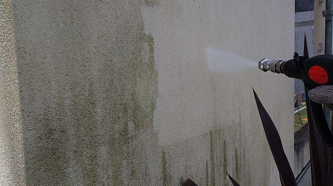 ①高圧洗浄の詳細写真