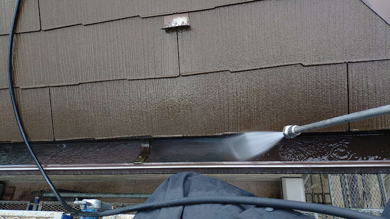 ①高圧洗浄の詳細写真