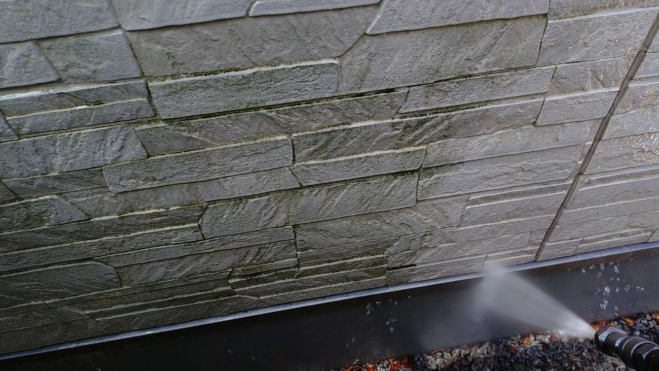 ①高圧洗浄の詳細写真