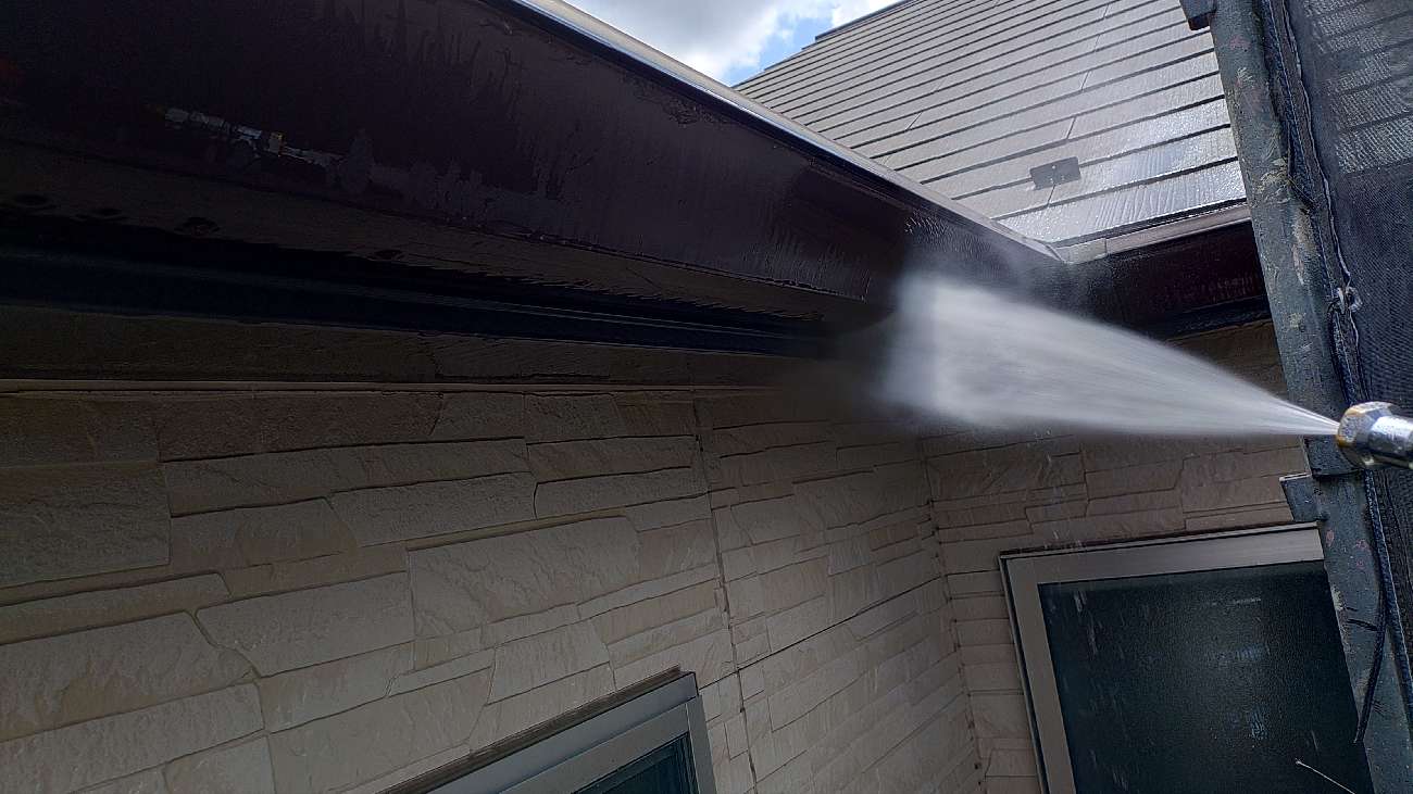 ①高圧洗浄の詳細写真