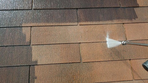 ①高圧洗浄の詳細写真