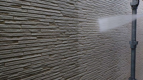 ①高圧洗浄の詳細写真