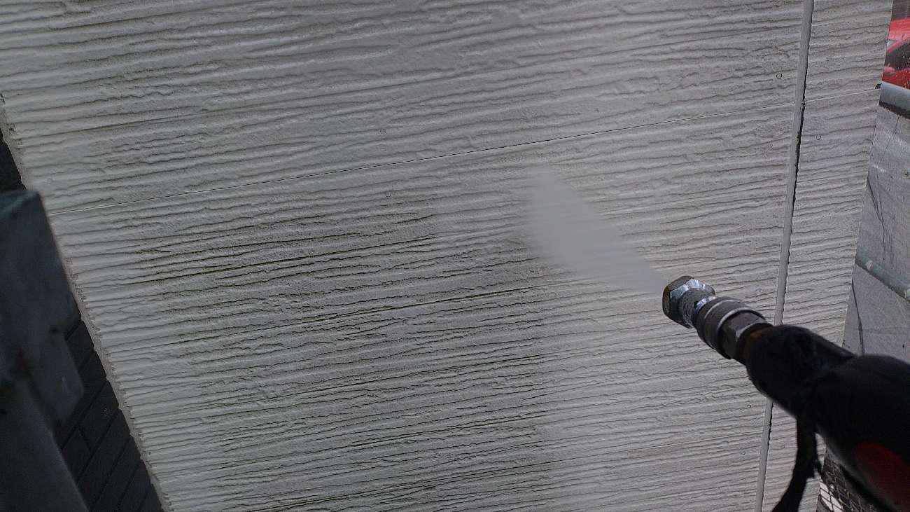 ①高圧洗浄の詳細写真