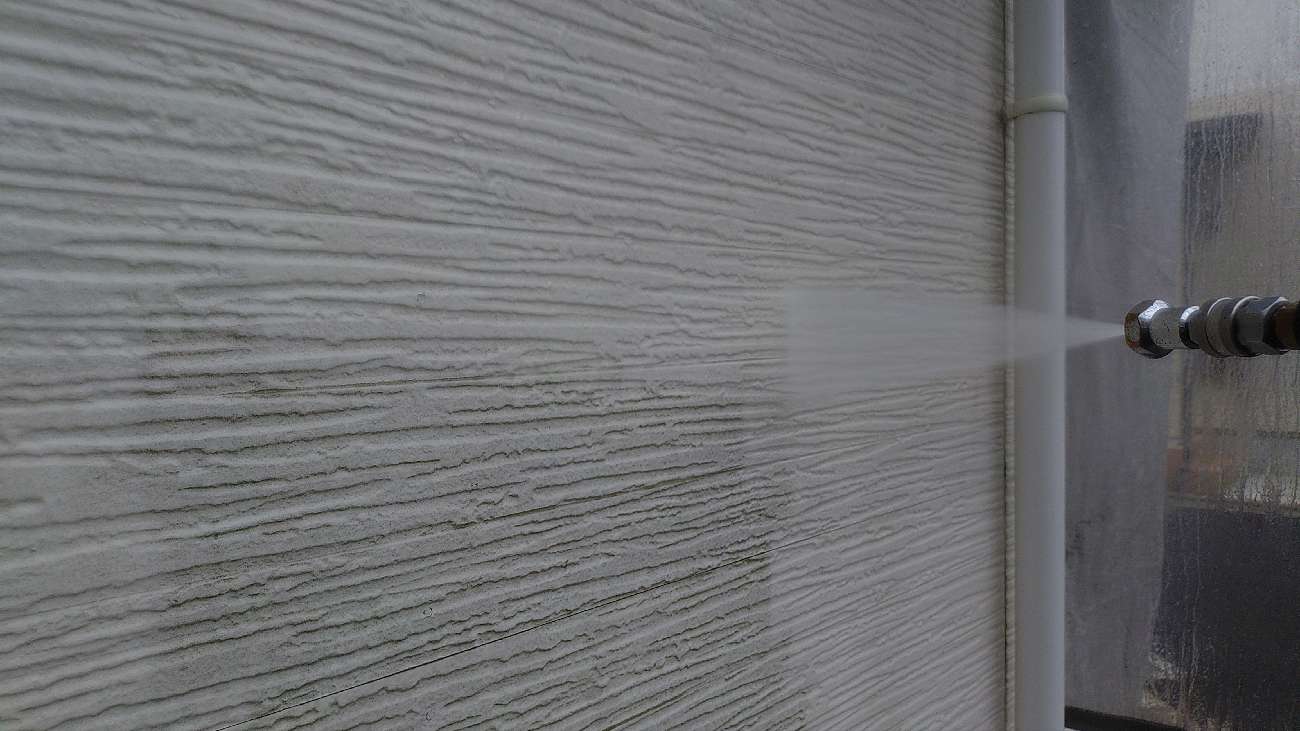 ①高圧洗浄の詳細写真