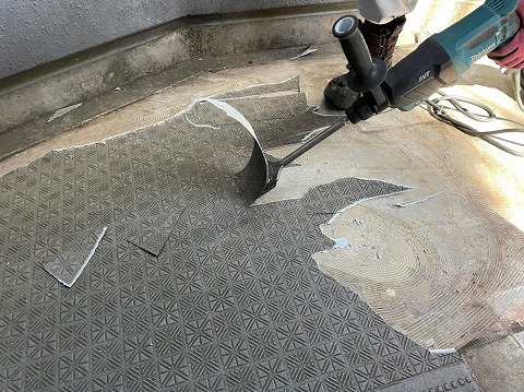 ①長尺シート撤去の詳細写真