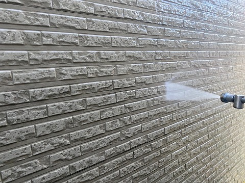 ①高圧洗浄の詳細写真