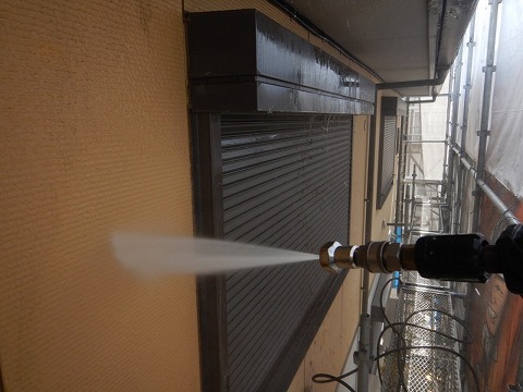 ①高圧洗浄の詳細写真