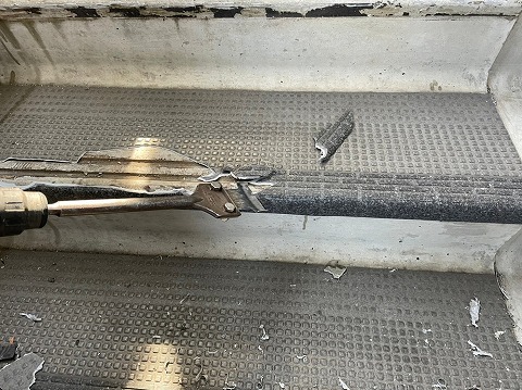 ①長尺シート撤去の詳細写真