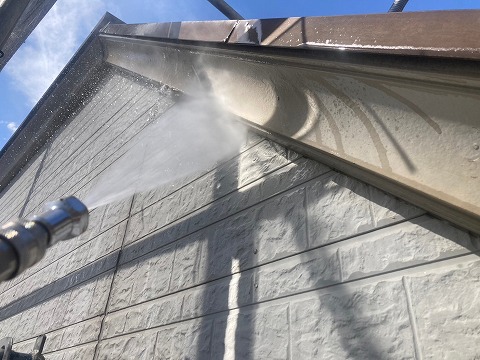 ①高圧洗浄の詳細写真