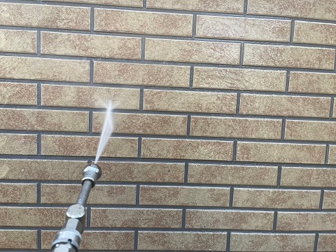 ①高圧洗浄の詳細写真