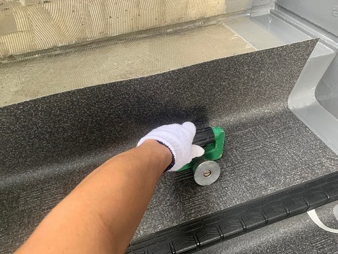 ③長尺シート張りの詳細写真