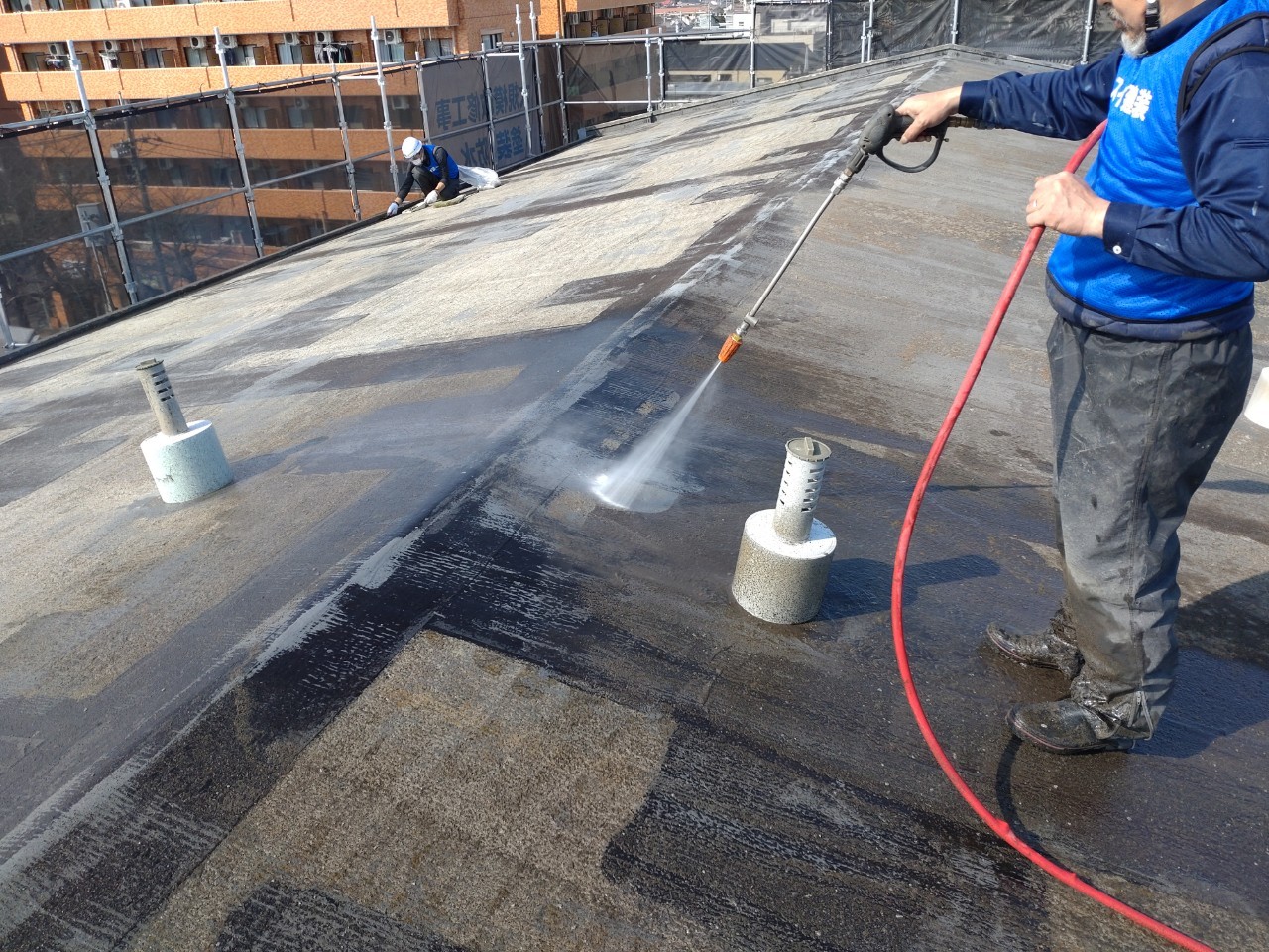 ①高圧洗浄の詳細写真