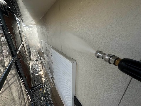 ①高圧洗浄の詳細写真