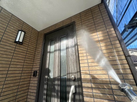 ①高圧洗浄の詳細写真