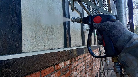 ①高圧洗浄の詳細写真