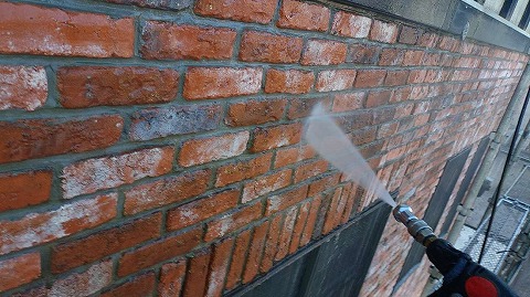 ①高圧洗浄の詳細写真