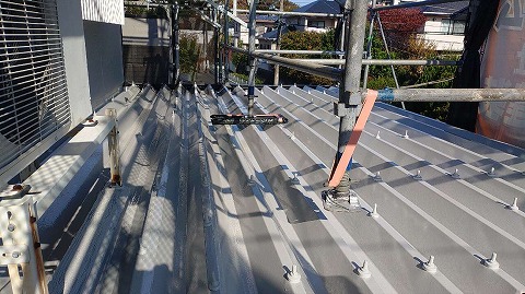 ⑥下屋根　塗装の詳細写真