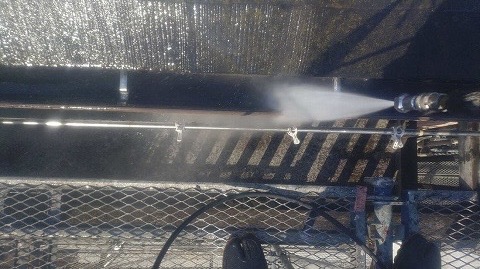 ①高圧洗浄の詳細写真