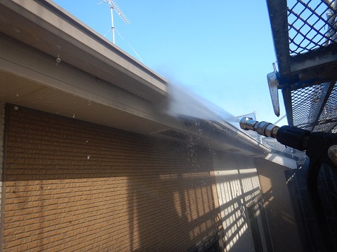 ①高圧洗浄の詳細写真
