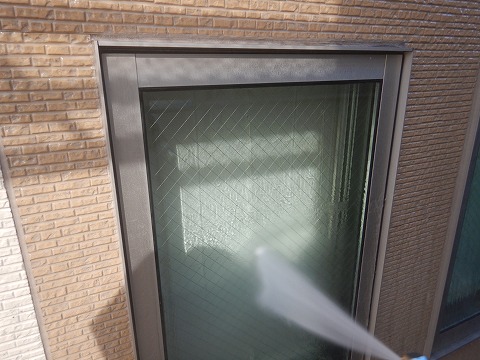 ①高圧洗浄の詳細写真