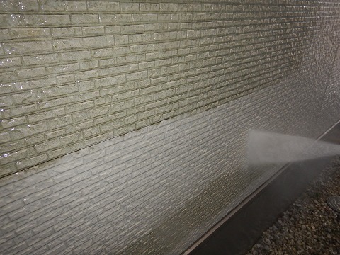 ①高圧洗浄の詳細写真