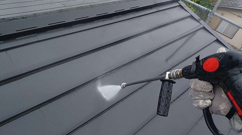 ①高圧洗浄の詳細写真