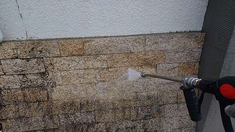 ①高圧洗浄の詳細写真