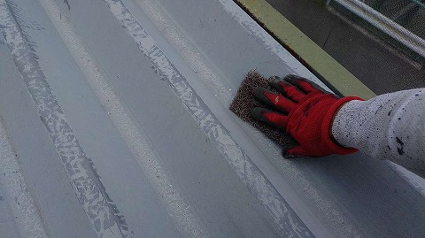 ⑤下屋根　下塗りの詳細写真