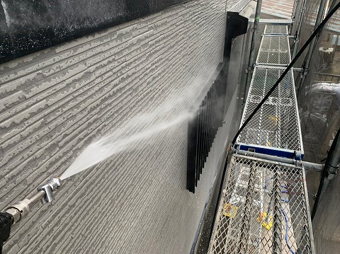 ①高圧洗浄の詳細写真