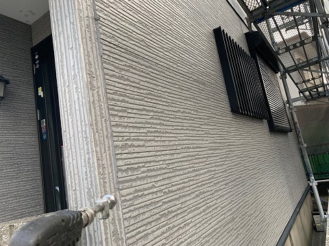 ①高圧洗浄の詳細写真