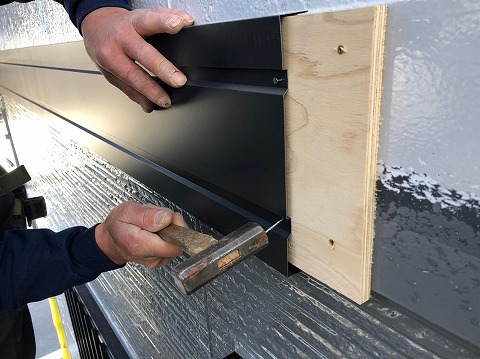 ④幕板カバーの詳細写真