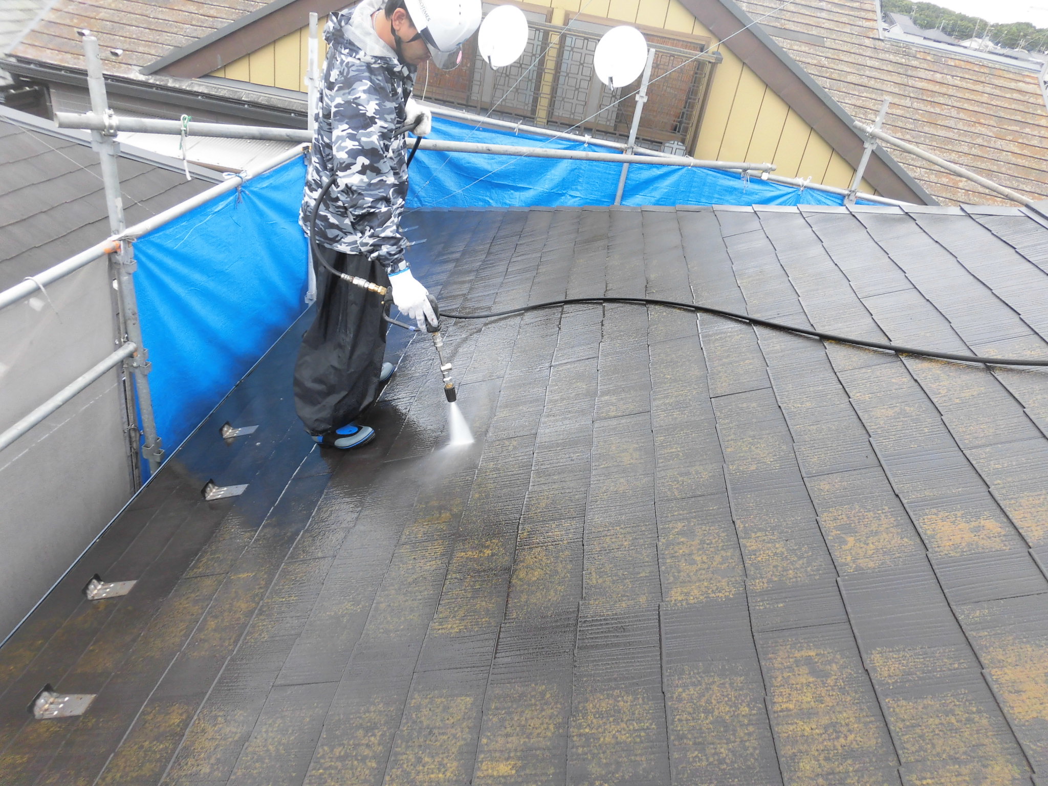 ①高圧洗浄の詳細写真