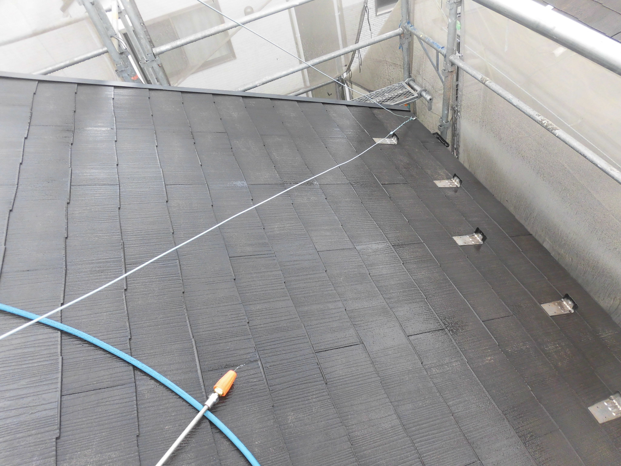 ①高圧洗浄の詳細写真