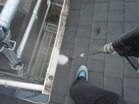 ①高圧洗浄の詳細写真