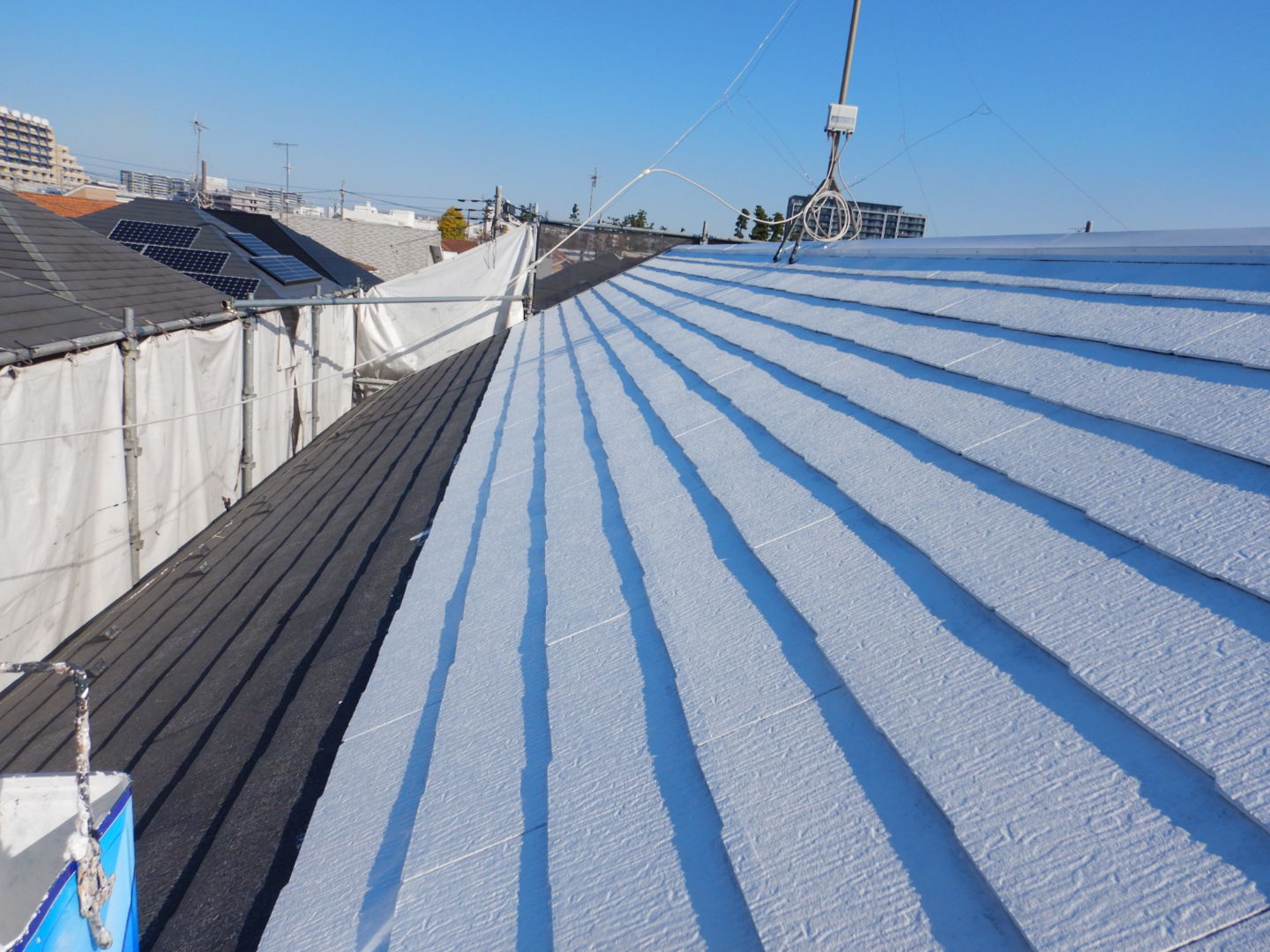 ②屋根塗装　下塗りの詳細写真