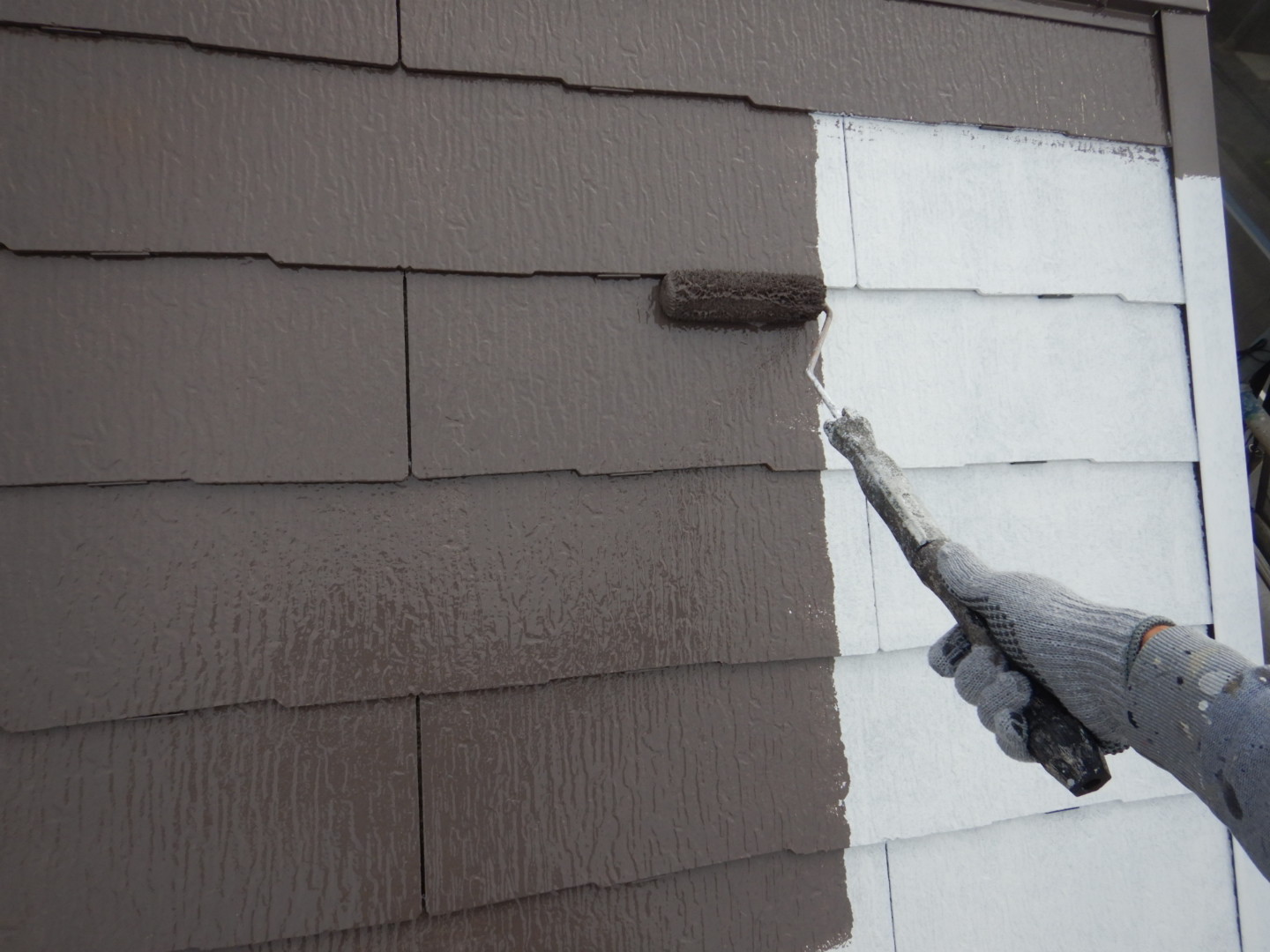 ④屋根塗装　中・上塗りの詳細写真