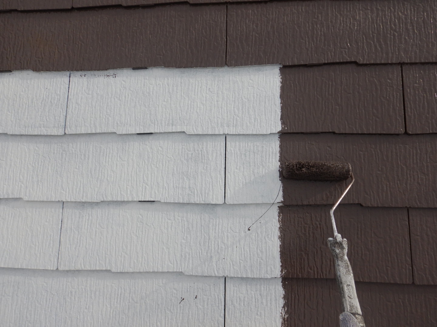 ④屋根塗装　中・上塗りの詳細写真