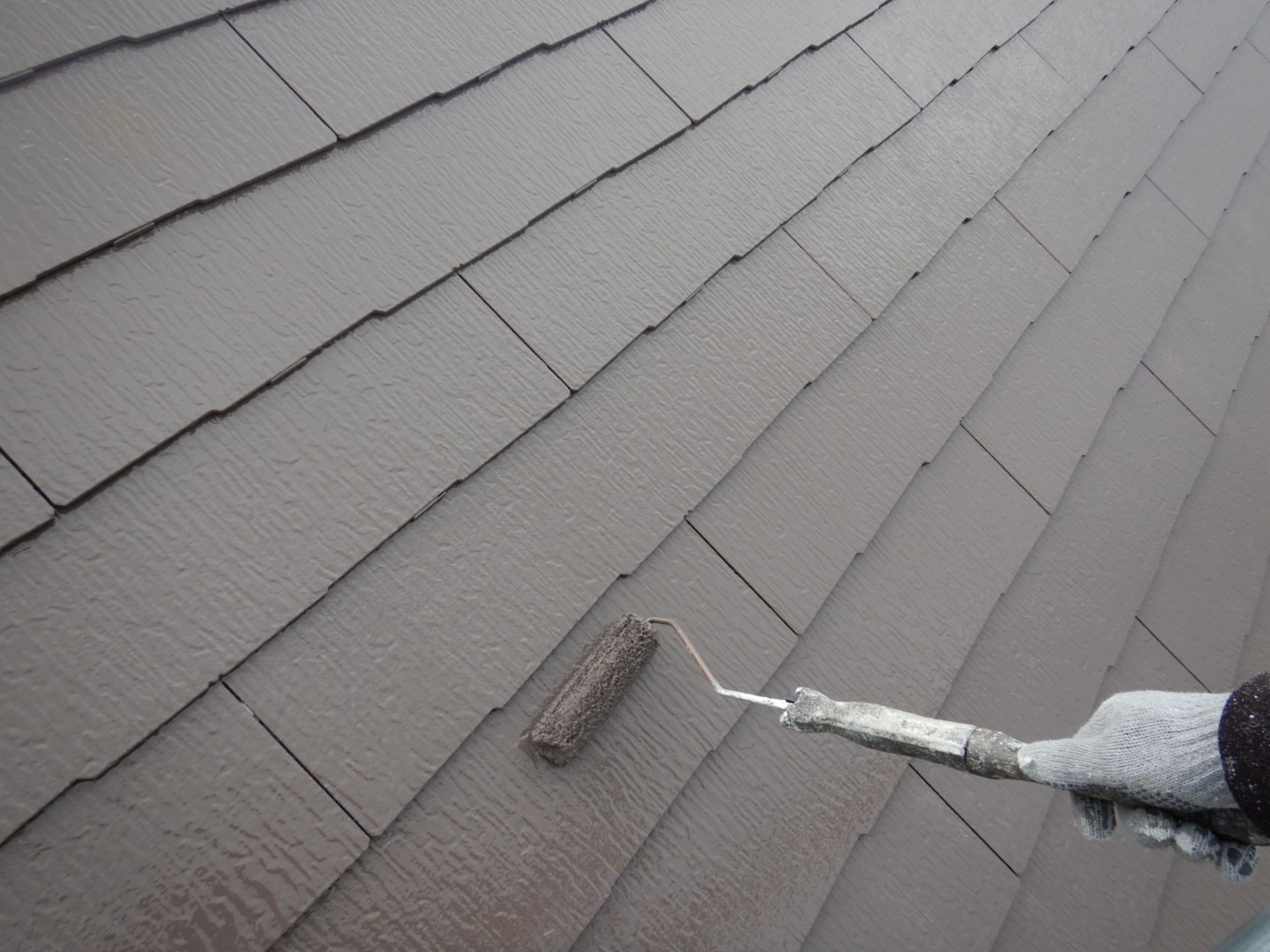 ④屋根塗装　中・上塗りの詳細写真