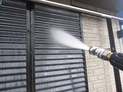 ①高圧洗浄の詳細写真