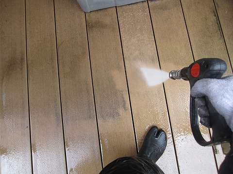 ①高圧洗浄の詳細写真