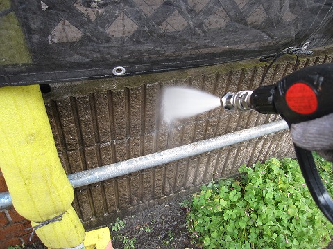 ①高圧洗浄の詳細写真