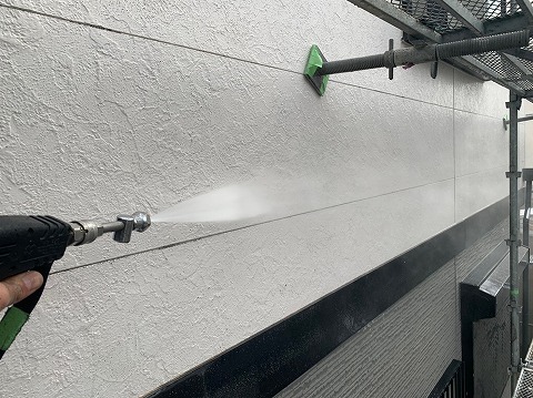 ①高圧洗浄の詳細写真