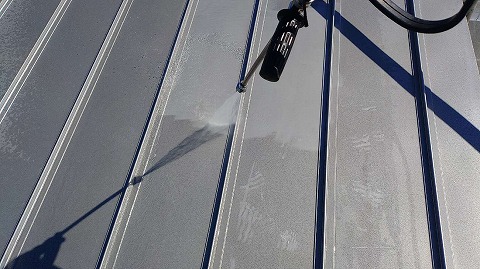 ①高圧洗浄の詳細写真