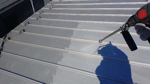 ①高圧洗浄の詳細写真