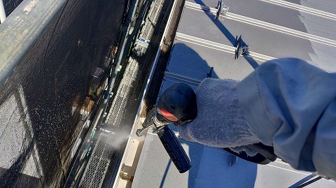 ①高圧洗浄の詳細写真