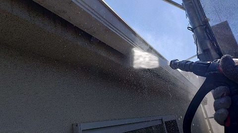 ①高圧洗浄の詳細写真