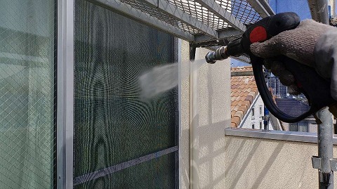 ①高圧洗浄の詳細写真